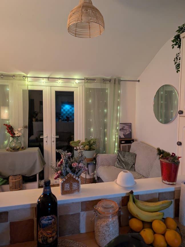 Amazing double room in garden flat  Main Photo