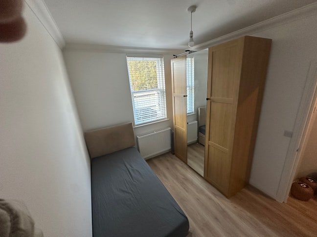 Bedroom available for a single professional.  Main Photo