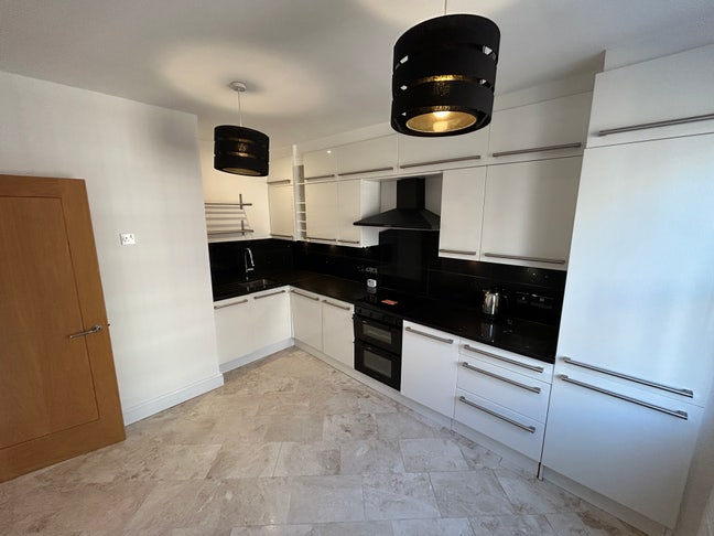 4 Refurbished Rooms - Gorgeous Victorian Road Main Photo