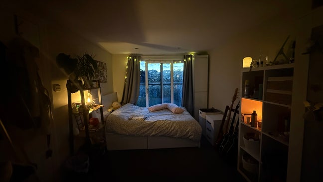 Studio Flat Top Floor - 2 minute walk from station Main Photo