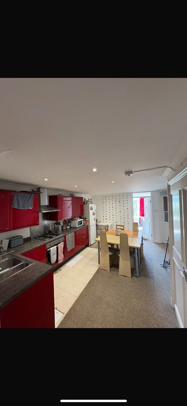 Urgent move in for the 1st February  Main Photo