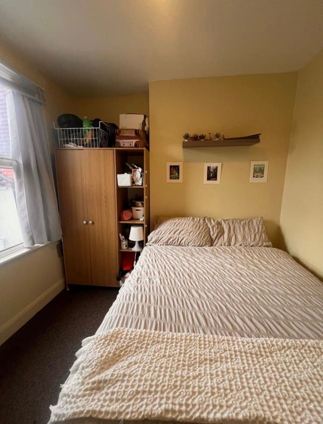Small double room available in friendly houseshare Main Photo