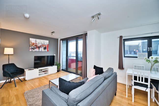 Luxury 1 Double Bedroom Flat W/ Balcony in Arsenal Main Photo