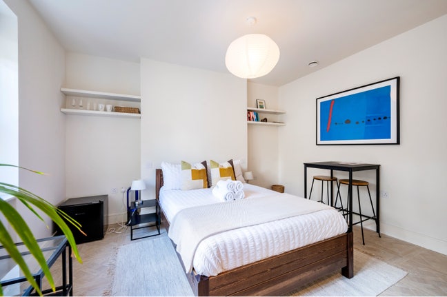 Self contained en-suite room in Newington Green  Main Photo