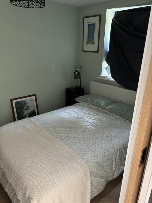 Monday to Friday en-suite room available  Main Photo