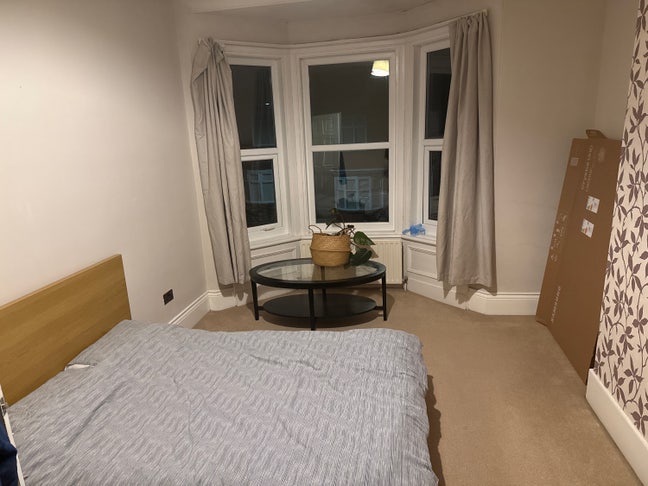 Large room for rent in Heaton Main Photo