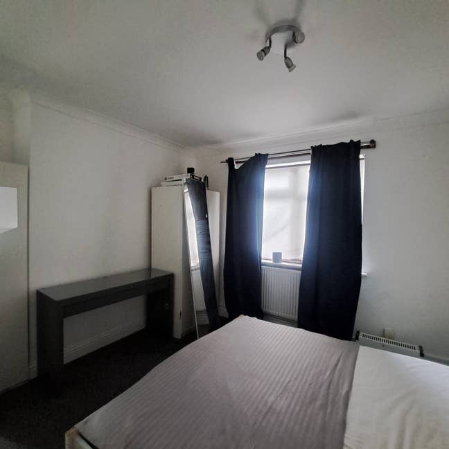 Looking for chill flatmate  Main Photo