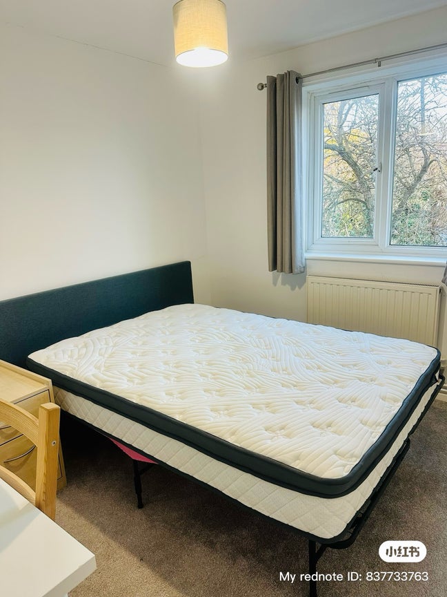 A double bedroom to rent Main Photo