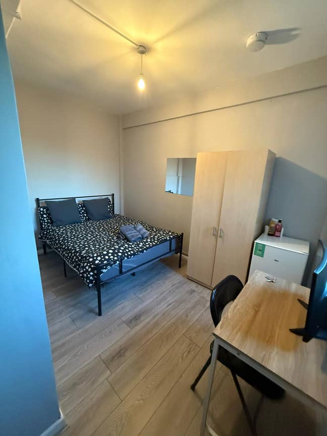 Amazing Double W/ Fridge Next to Arsenal Station Main Photo