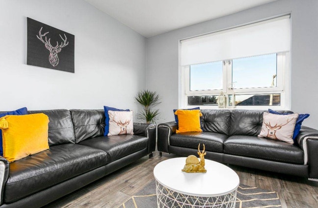 2 x rooms close to train station  Main Photo