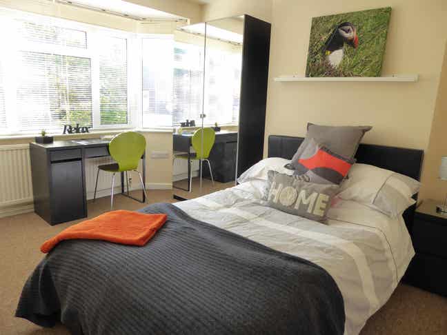 Large Double in Friendly Househsare Main Photo