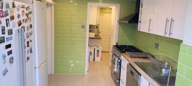 Large Double Room - 2 Min from Tram Stop - &pound;600 Main Photo