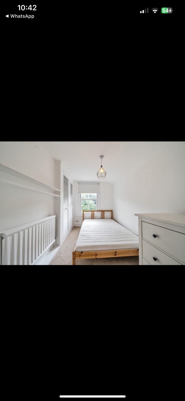 2 double rooms available in lovely terrace home  Main Photo