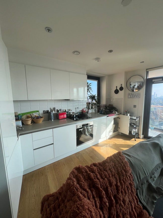 Beautiful flat with balcony in Wembley Central  Main Photo
