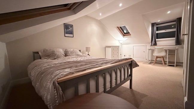 Bright & airy double bedroom in heart of Brixton Main Photo