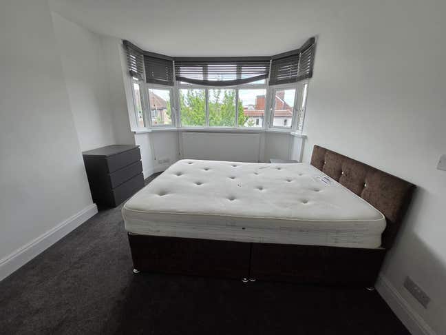 Bright, Modern Room in Quiet House – All Bills Inc Main Photo