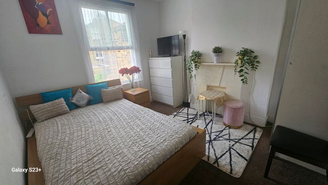   Double Room 5 Min from Hammersmith Station  Main Photo