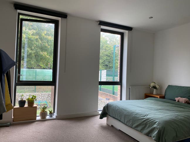 Beautiful Double room in a 3 bed room house Main Photo