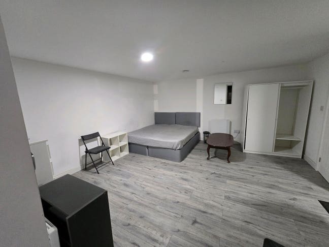 Studio flat, Hayes  Main Photo