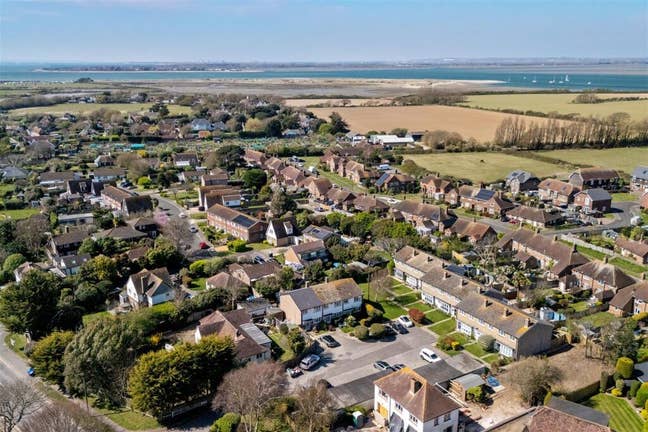 2 Bright Rooms in West Wittering - Available Now Main Photo