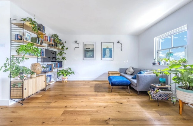 2 Bed Flat with En-suite + Terrace/ CarPark Main Photo