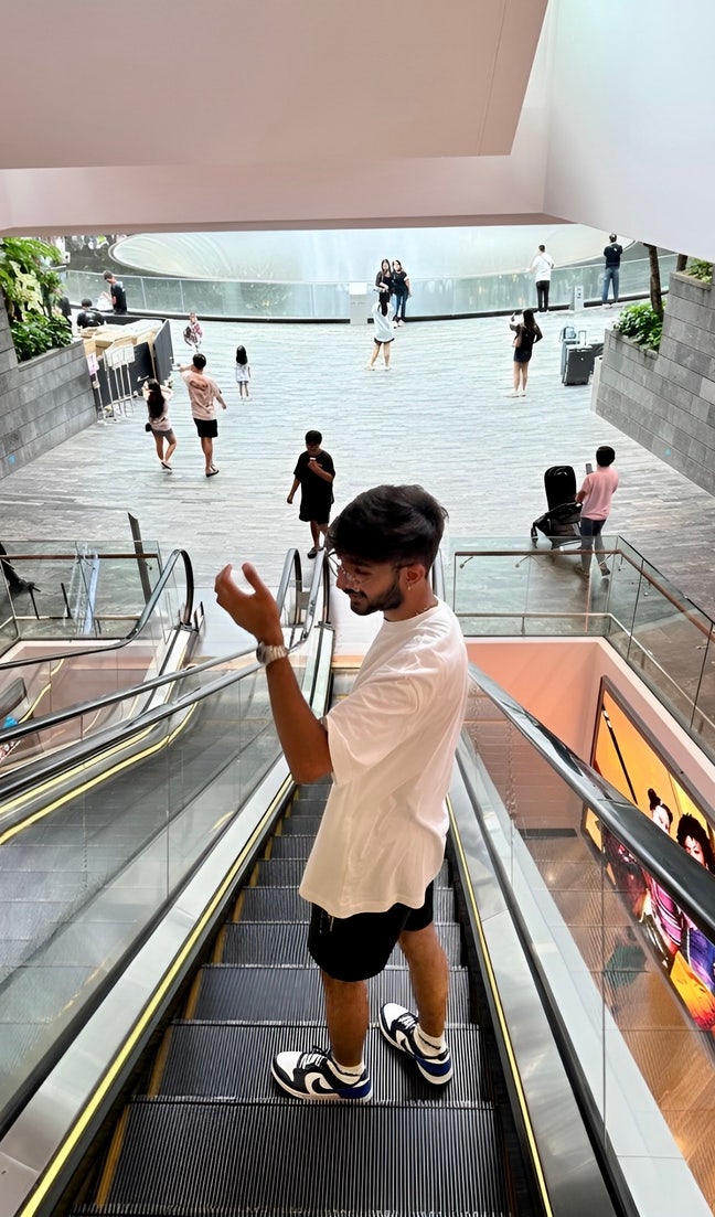 I am a male student aged 19. I am looking for... Main Photo