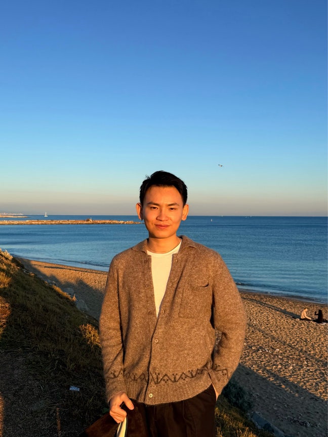 Professional looks to buddy up - 2b2b Main Photo