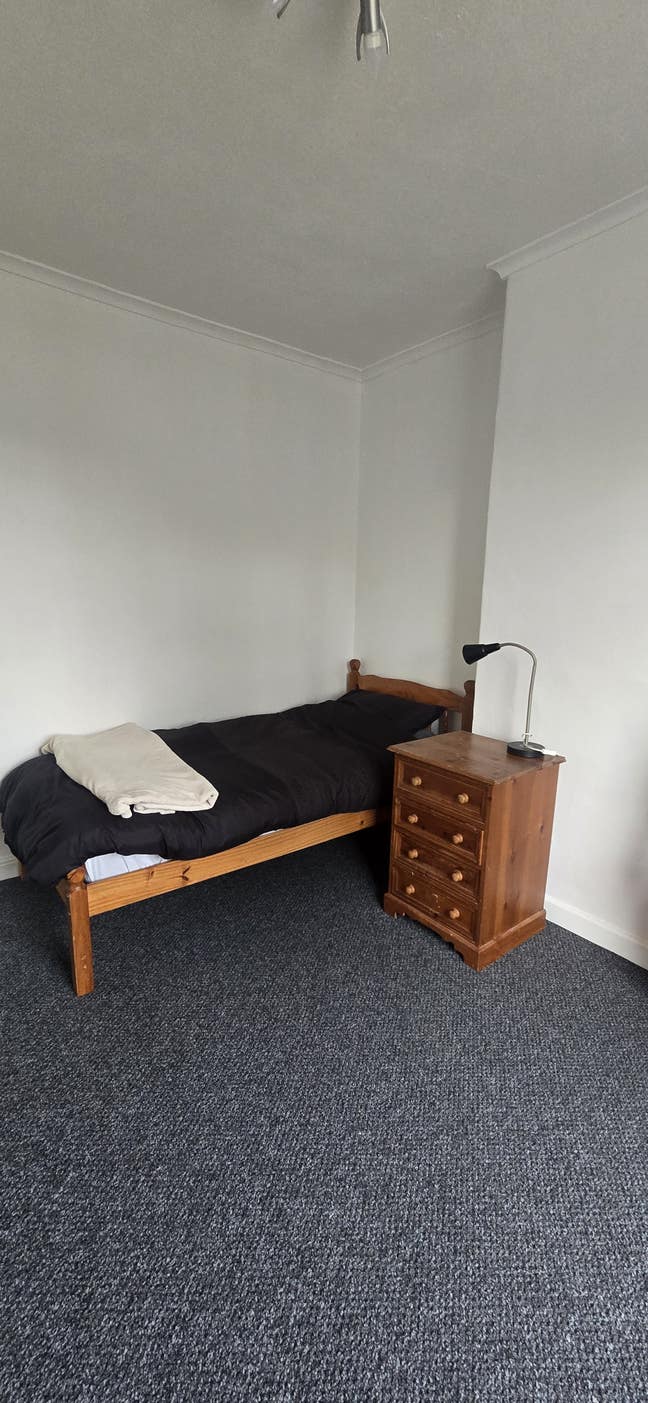 Newly decorated & carpetted double bedroom  Main Photo