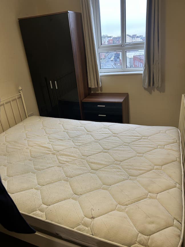 1 room available in fully furnished house Main Photo