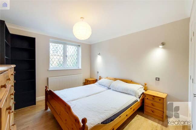 Large room in shared home– Two living rooms + Yard Main Photo