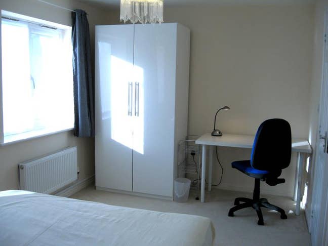 Ensuit Double room &pound;550 inclusive bill Main Photo