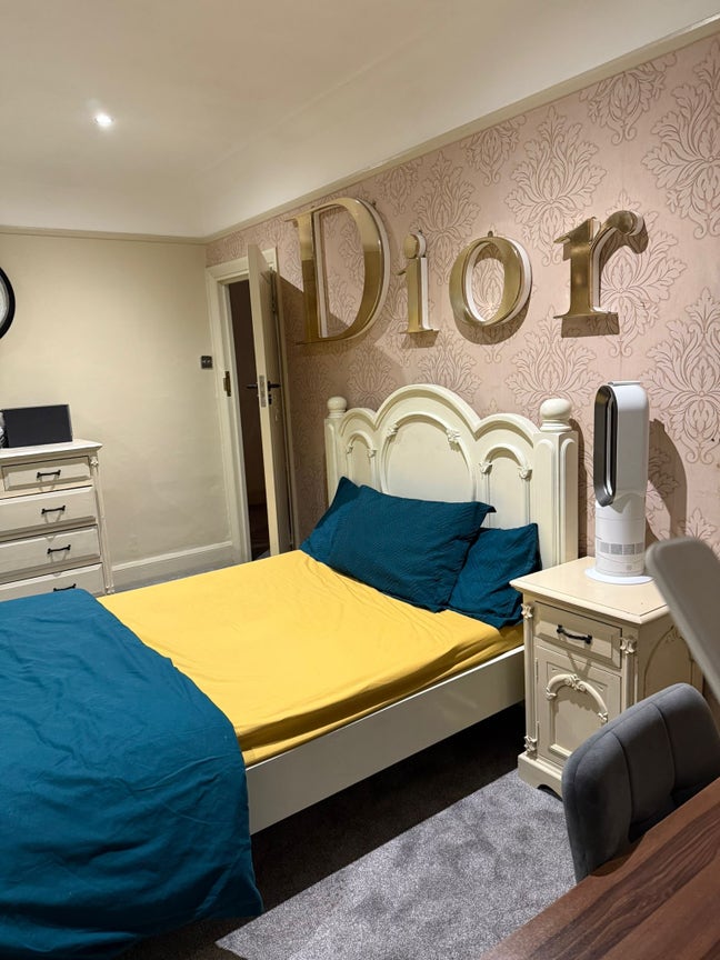 Spacious double room on quiet street Main Photo