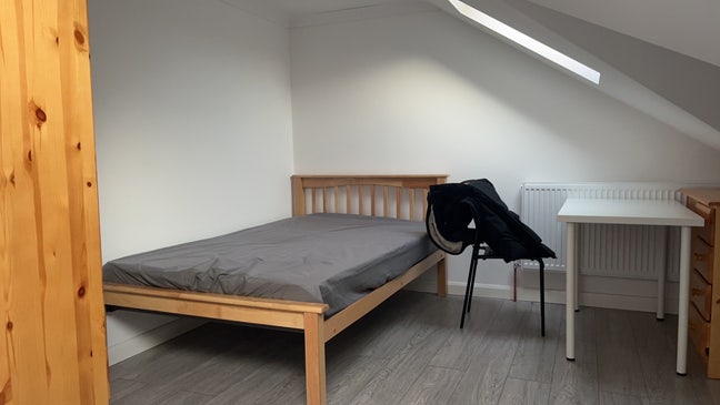 A Spacious and Cozy Loft Room for Rent Main Photo