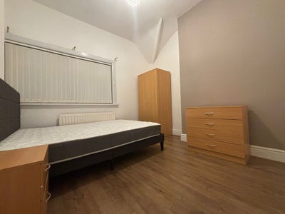 Modern Double Rooms - Near Station & Outlet Main Photo