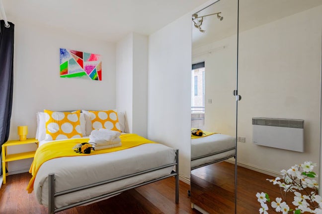 Spacious 3-bed flat available in E10 Main Photo