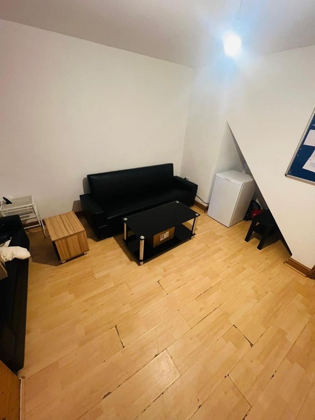 5 Double bed rooms Main Photo