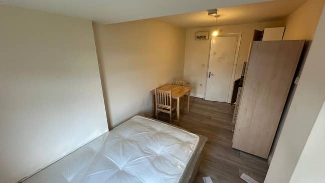 DSS-Studio Flat Available in East Tilbury RM18 Main Photo