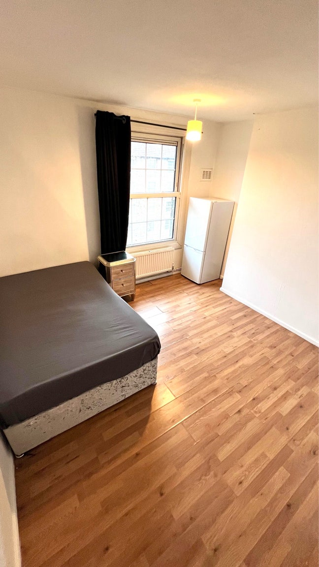 ✨ Two Rooms Available – Oval Area ✨ Main Photo