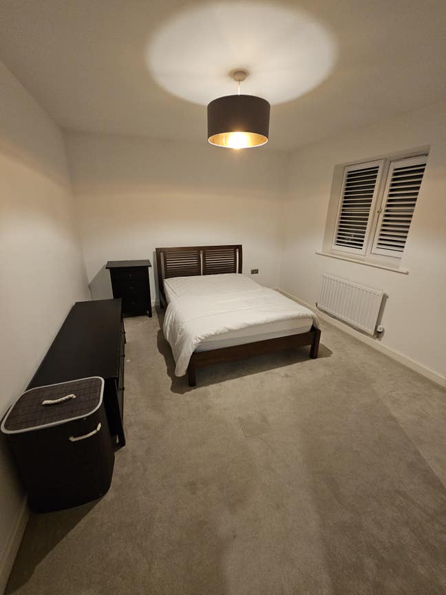 Large modern double room in Kilnwood Vale Main Photo