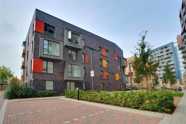 1 room on a 3 Bed Flat, Hankins House, SE10 Main Photo