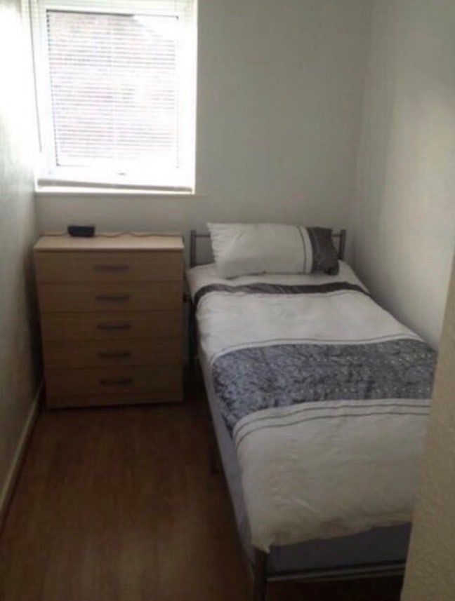 Single Room Next to Charlton Station -Greenwich  Main Photo