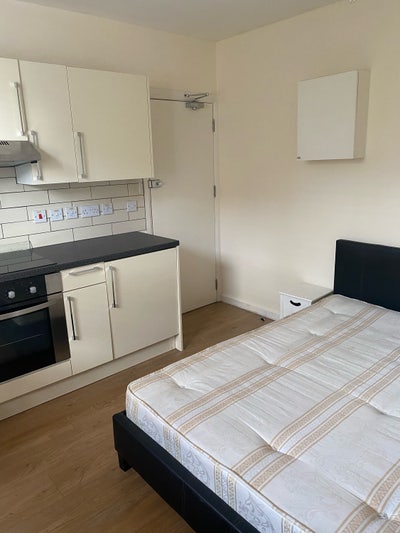 Spacious studio for rent in Camden Main Photo