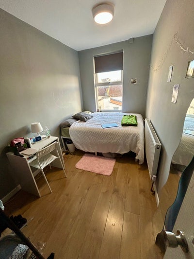 Room in Saint Paul's  Main Photo