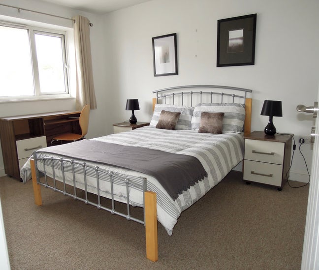 Beautiful double room in friendly prof house Main Photo