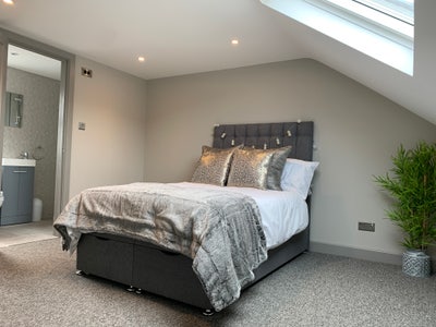 En-Suite - Avil Till 27Th March, Old Shoreham Road Main Photo