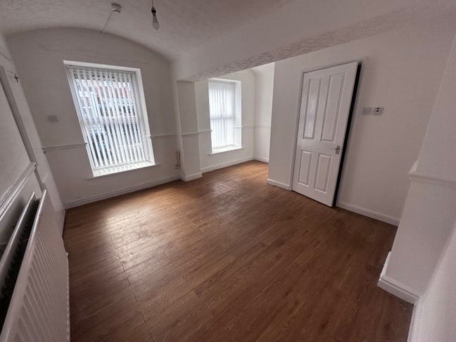&pound;140 Ensuite room to let Wigan. WN5. Low move in Main Photo