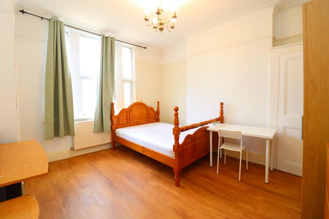 Boston Manor - Room - Next to Piccadilly Line Main Photo