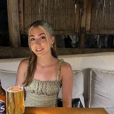 Heyy just a little introduction about myself!... Main Photo