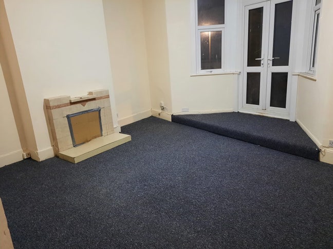 Extra Large Unfurnished Room Main Photo