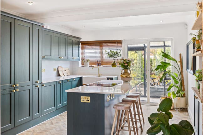 Beautiful and cosy home 10 mins from the station Main Photo